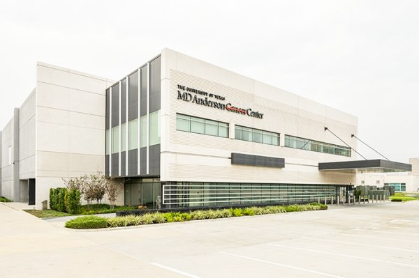 靠58次质子治疗，两次打败癌症！60多岁老爷子在MD安德森的硬核抗癌之路