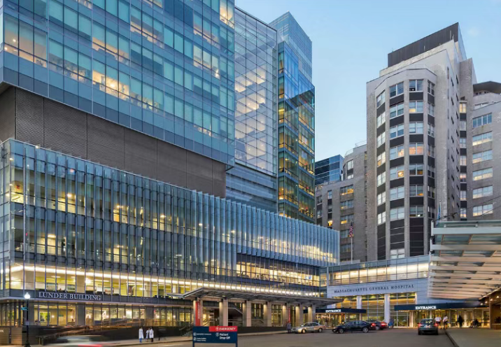 一度“失声”的灵魂歌后阿黛尔,是如何在美国麻省总医院重获新声的?