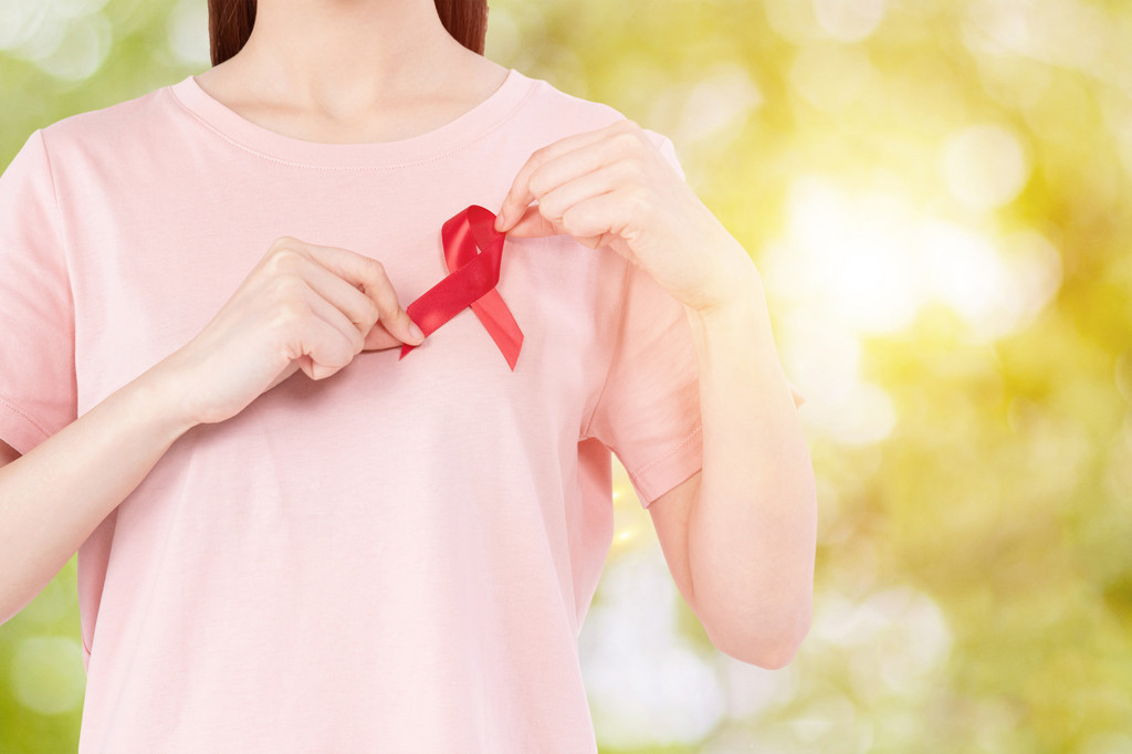 发现癌症=马上开刀？错！美国41岁女网红给乳腺癌患者上了一课…