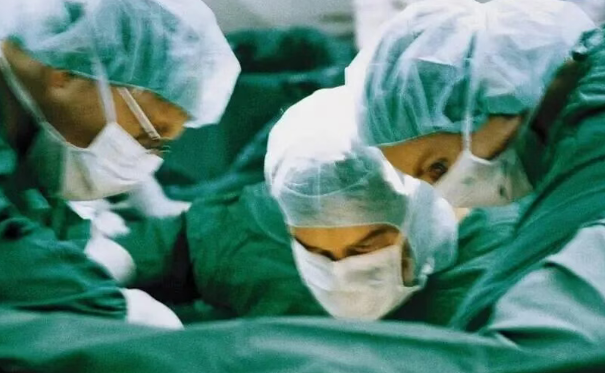 重磅！世界肺癌大会最新公布：VATS比开胸肺叶切除降低21%死亡风险