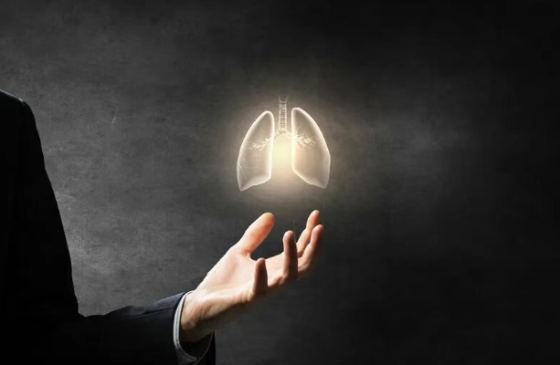 晚期肺癌靠靶向药活了八九年，但没人告诉过他们